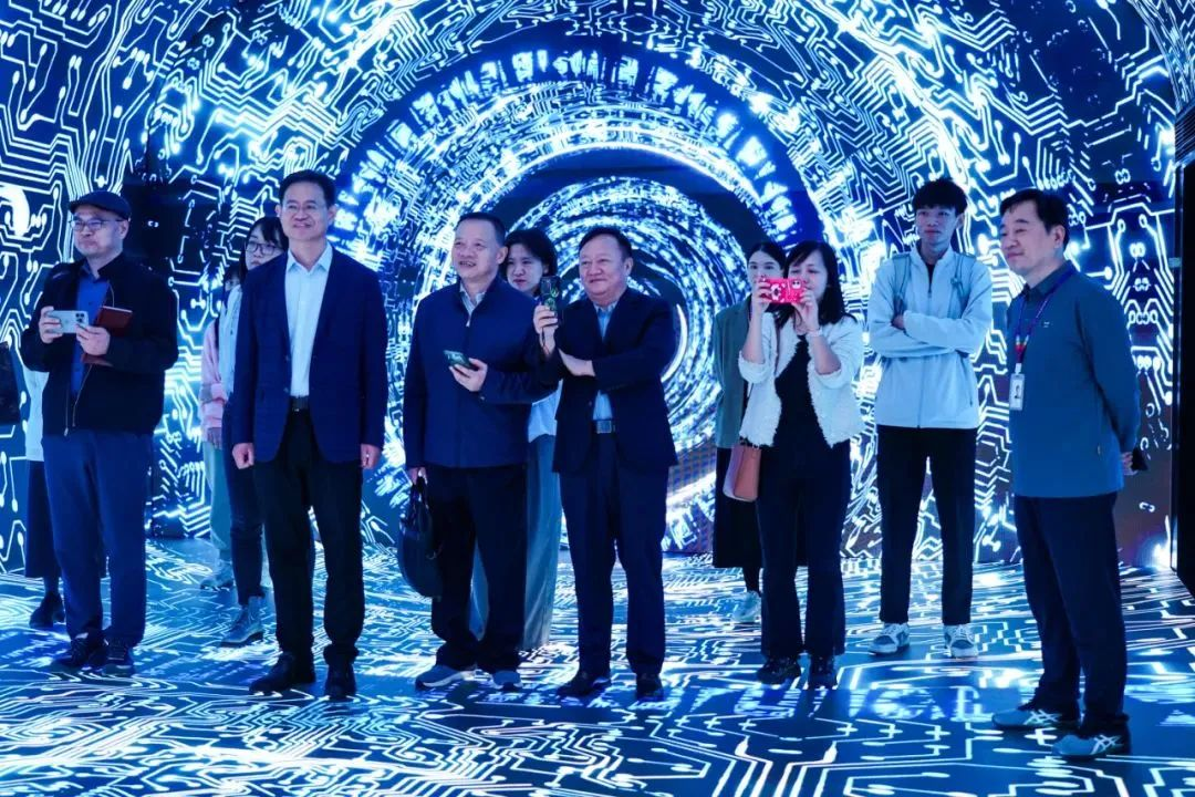 2024120602 国家广电总局生长研究中心一行赴尊龙凯时励丰文化调研指导